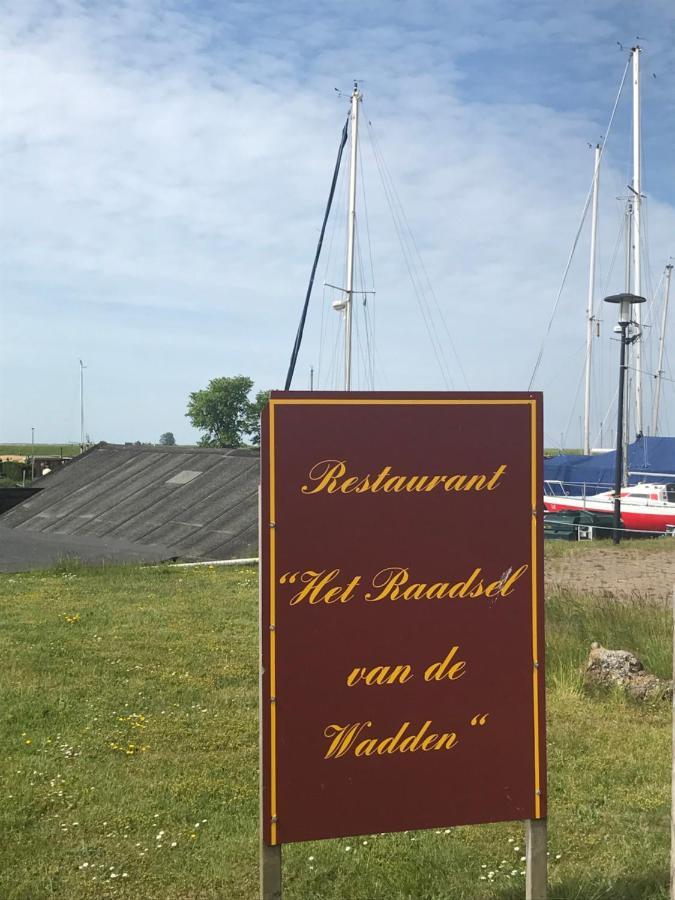 Bellemare Bungalow Lauwersmeer Mit Ueberdachte Veranda Und Eingezaeuntem Garten Anjum Екстериор снимка