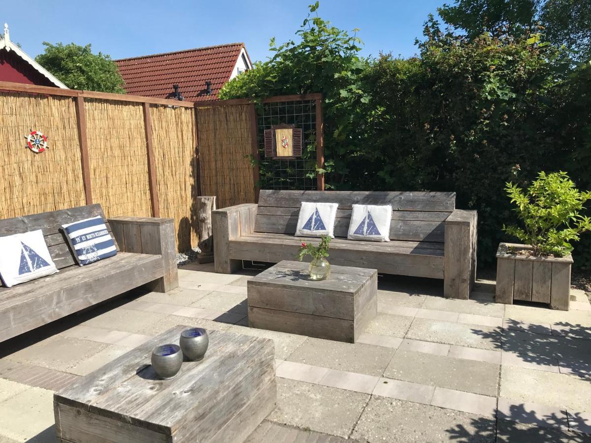Bellemare Bungalow Lauwersmeer Mit Ueberdachte Veranda Und Eingezaeuntem Garten Anjum Екстериор снимка